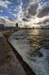 El Malecon (Havana) by Mathieu Foulquié 